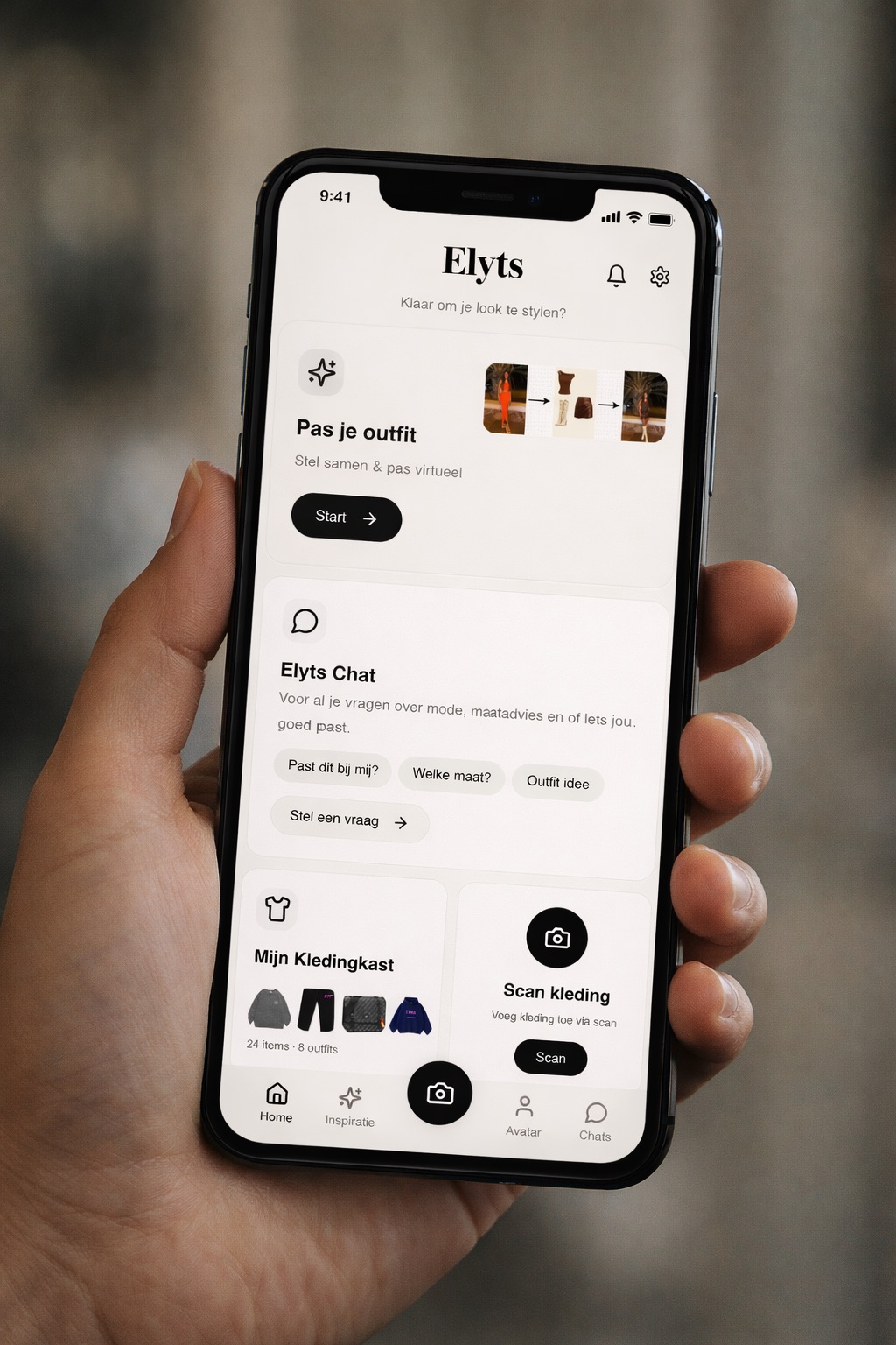 Elyts app interface op iPhone - digitale kledingkast en AI stylist
